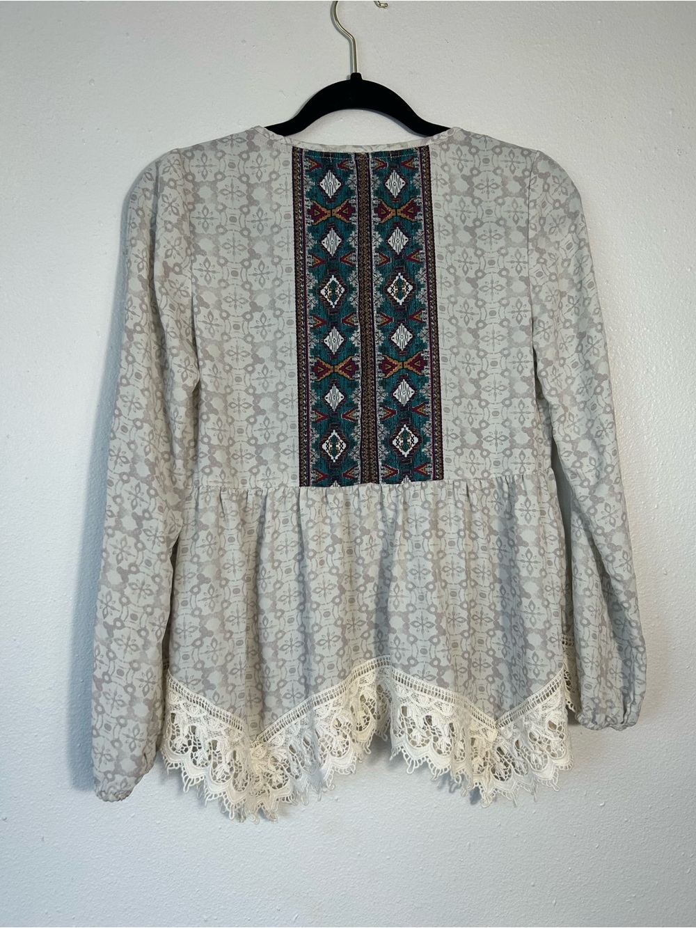Jolt Boho Peasant Blouse Size S Gray Embroidered Crochet Lace Trim Babydoll Top - Picture 8 of 8